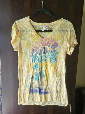 Y2K OP Yellow V-Neck Graphic Women’s Tee with Multicolor Print Size XL